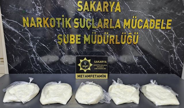 Emekli polisin aracından 5 kilo yasaklı madde çıktı