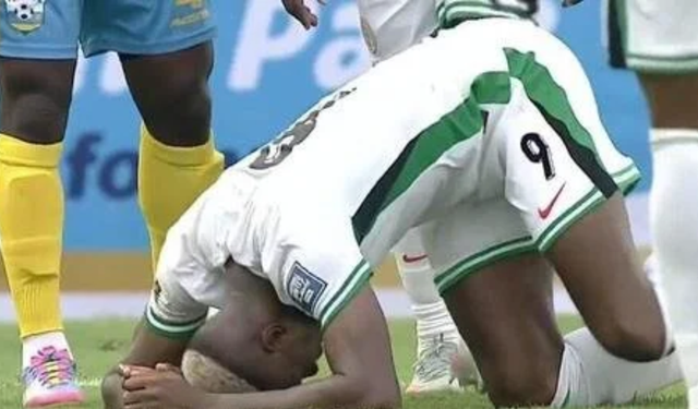 Galatasaray'a kötü haber: Osimhen derbiyi kaçırabilir!