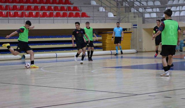 Bilecik'te genç erkekler futsal müsabakaları büyük heyecana sahne oluyor