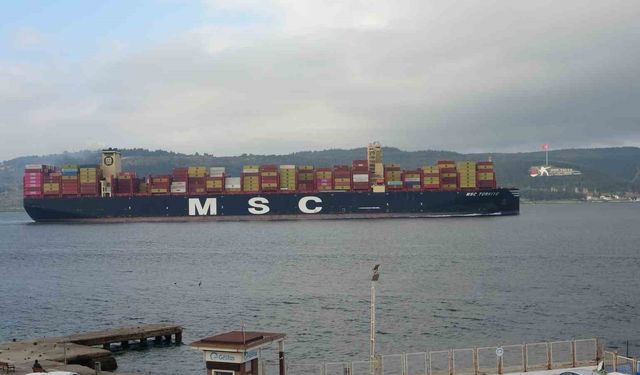 'MSC Türkiye' Çanakkale Boğazı'ndan geçti
