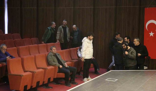 Sakaryaspor'da çoğunluk sağlanmadı, kongre ertelendi