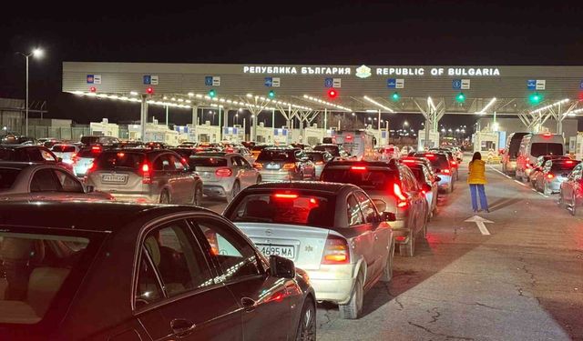Yılbaşı alışverişini Edirne'de yapan Bulgaristan vatandaşları, dönüşte sınır kapılarında yoğunluk oluşturdu