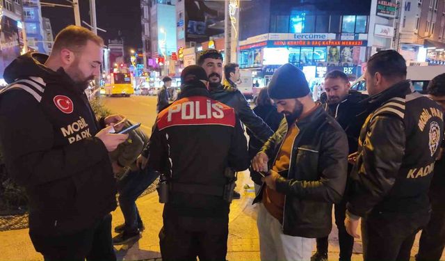 Yılbaşına saatler kala Kadıköy'de denetimler sürüyor