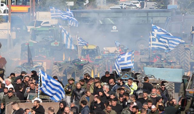 Komşuda çiftçilerin isyanı tüm ülkeye yayıldı