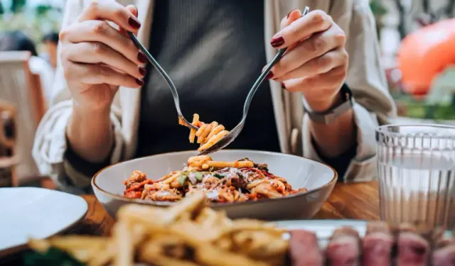 Mide yanmasına ne iyi gelir, ne kötüleştirir? Uzmanlar uyarıyor