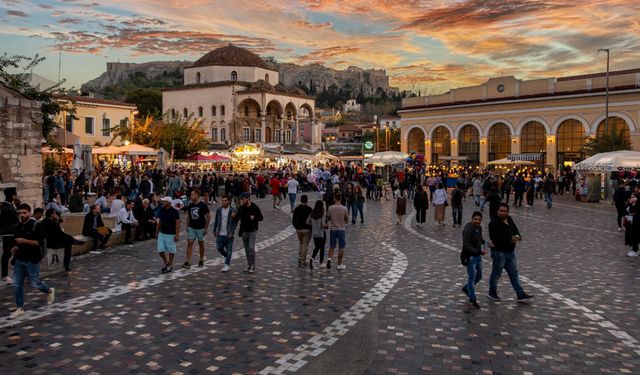 Yunanistan gazetesi Kathimerini yazdı: “Bu kadar çok Türk Atina’da ne yapıyor?”