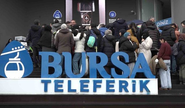 500 metreyi aşan kuyruk, sadece ona binebilmek için