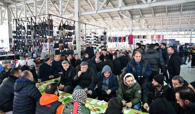 Başkan Yılmaz, pazar esnafıyla buluştu