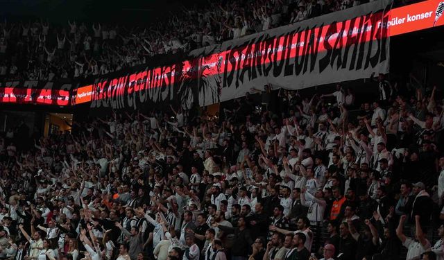 Beşiktaş - Fenerbahçe derbisine tribün olayları nedeniyle ara verildi