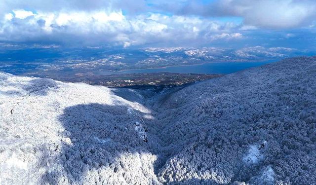 Beyaz, mavi ve yeşil birleşti: Eşsiz manzara mest etti