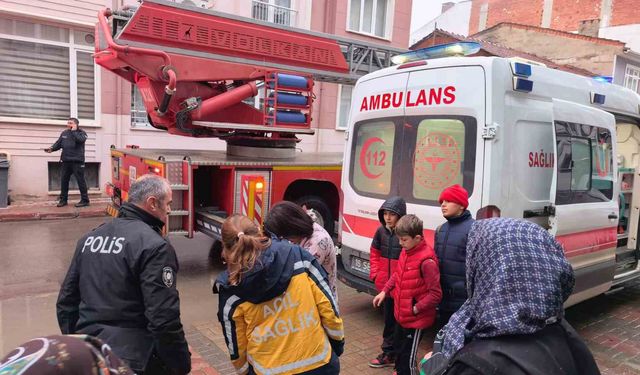 Bursa'da yangında can pazarı...Çocuklar tahliye edildi, kediler kurtarıldı