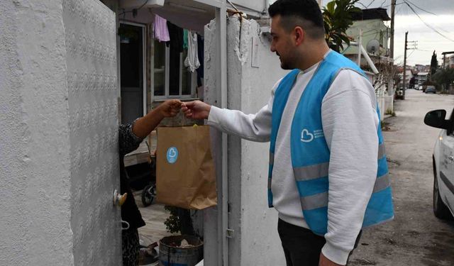 Büyükşehir'in beslenme paketi aileleri de, öğrencileri de sevindiriyor