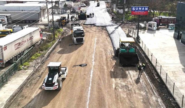 Erenler'de sanayi hattının asfaltı yenileniyor