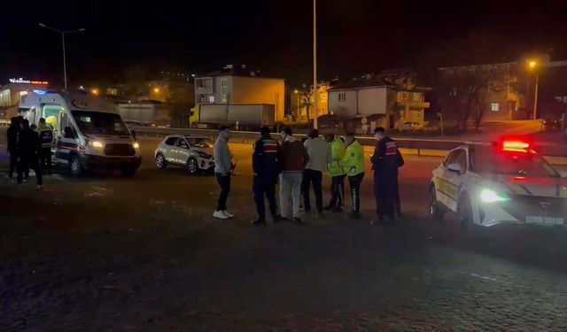 İnegöl'de otomobiller çarpıştı: 1'i çocuk 3 yaralı