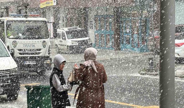 İstanbul'da kar yağışı etkili oluyor