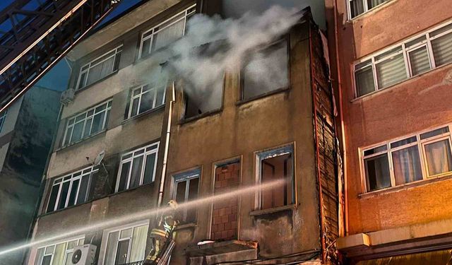Kadıköy'de metruk binada çıkan yangın korkuttu