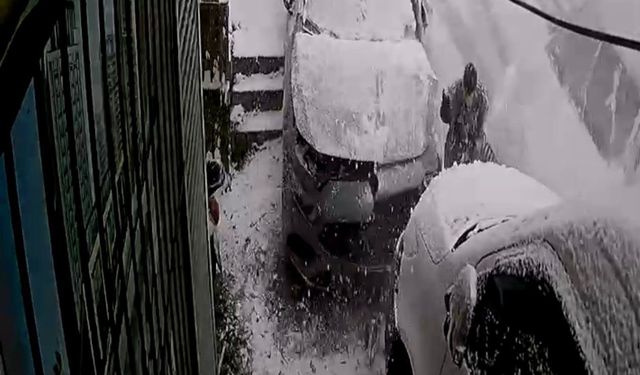 İki aracın arasında kalmaktan son anda kurtuldu