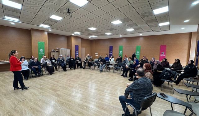 Özel gereksinimli bireylerin ailelerine iletişim eğitimi