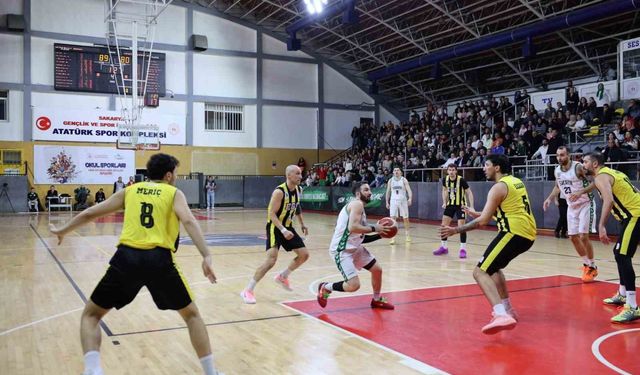 Sakarya Büyükşehir Basketbol galibiyet serisini 12'ye çıkardı