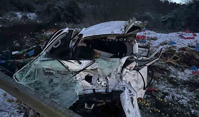 Kamyonet takla attı: Baba ve oğlu yaralandı