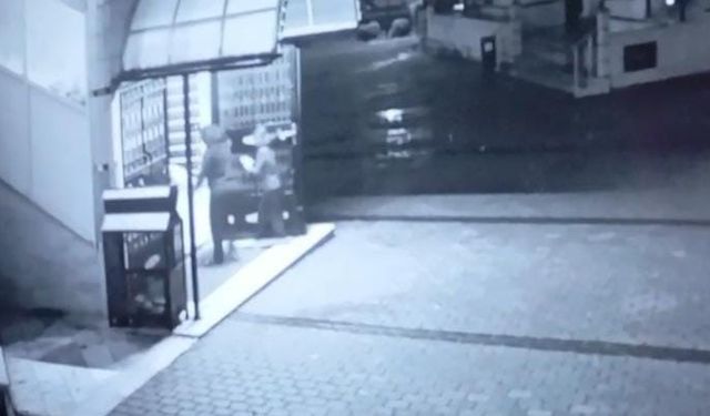 Eşi tarafından darp edilen kadın çocuğu ile birlikte camiye böyle sığındı