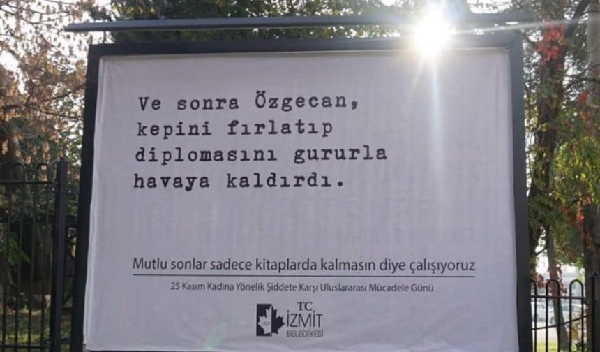CHP'li İzmit Belediyesi'nden 25 Kasım afişleri
