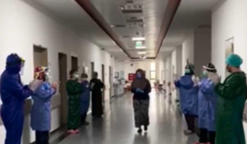 Sakarya'da iyileşen hastalar alkışlarla uğurlandı