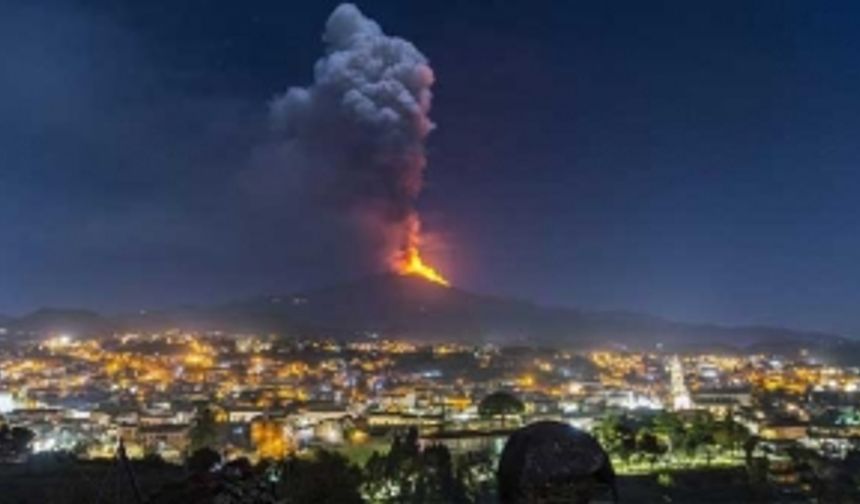 Etna Yanardağı son 9 günde 6 kez lav püskürttü