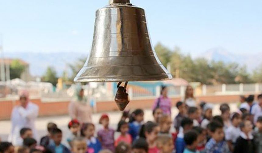 İlk ders zili çaldı: Tartışmalı müfredat ilk kez uygulanacak