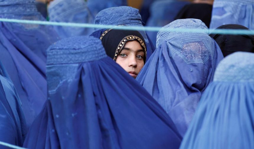 Kız çocukları Afganistan'daki eğitim yasağını anlattı