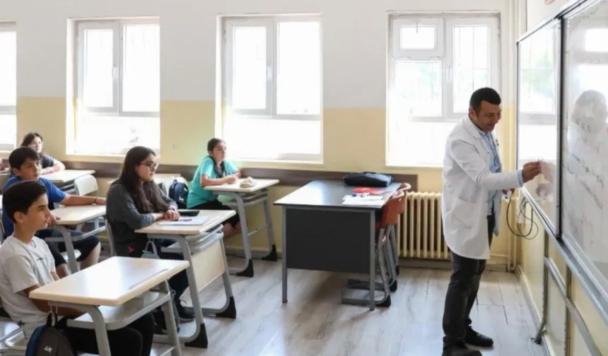 Öğretmenlerin il içi yer değiştirmeleri belli oldu...