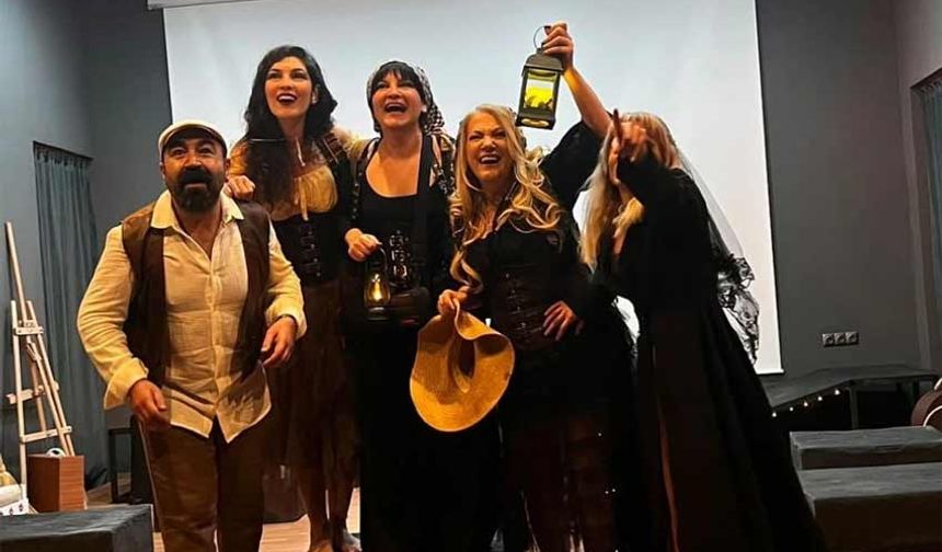 Tiyatro: "Bir Ülke Arıyorum" seyirciyle buluştu