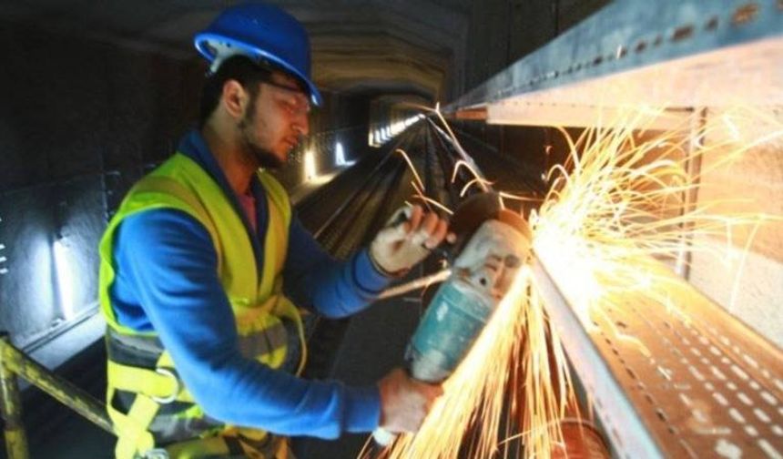 Ücretli çalışan sayısı yıllık yüzde 2,4 arttı