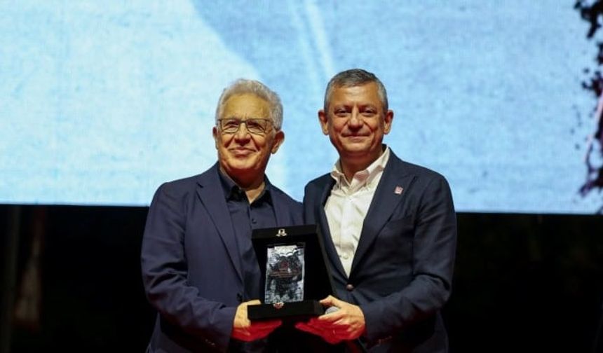 Livaneli’ye dostluk ve barış ödülü: “Umudumuzu büyütüyor”