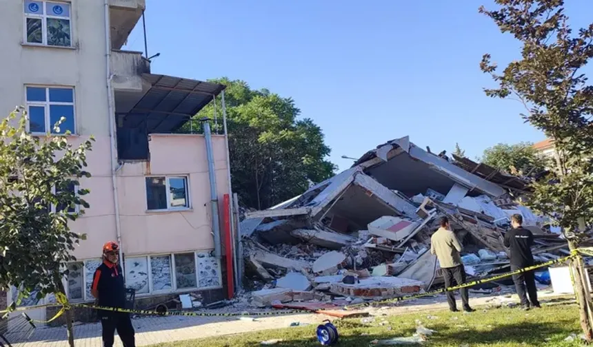 Sındırgı’da yıkılan bina: Müteahhit ve sahibi gözaltında