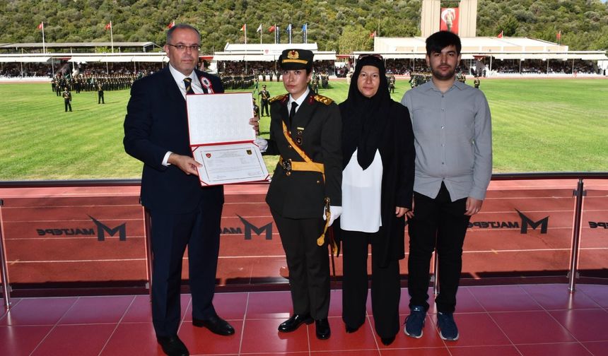 Ömer Halisdemir’in kızı Elif Nur Halisdemir teğmen oldu