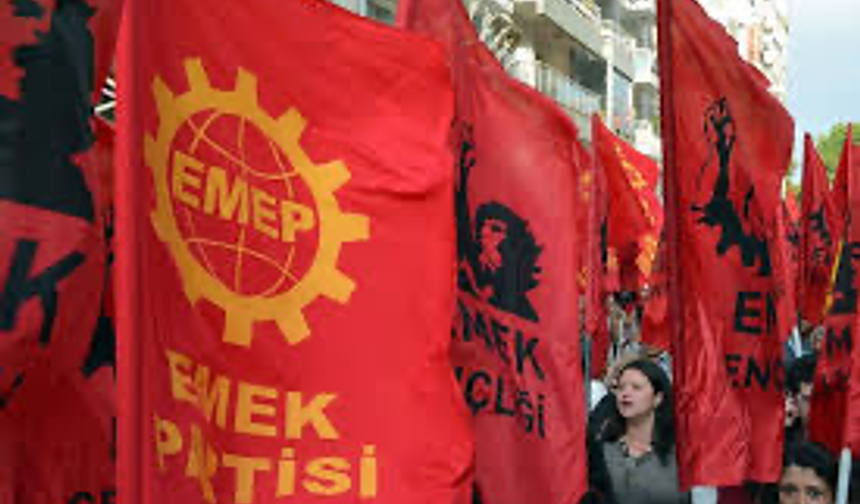 Emek Partisi CHP İstanbul İl Binası önünde