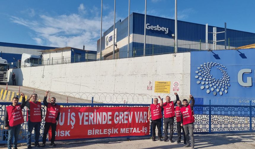İşyerine grev pankartı asıldı, işveren fabrikaya imam getirdi