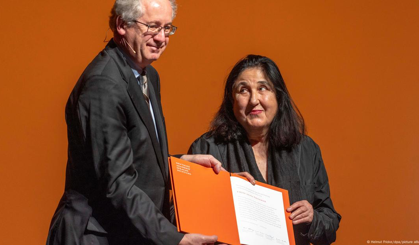 Emine Sevgi Özdamar’a Almanya Liyakat Nişanı