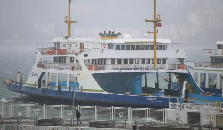 Marmara Denizi'nde fırtına alarmı: Bazı feribot seferleri iptal edildi