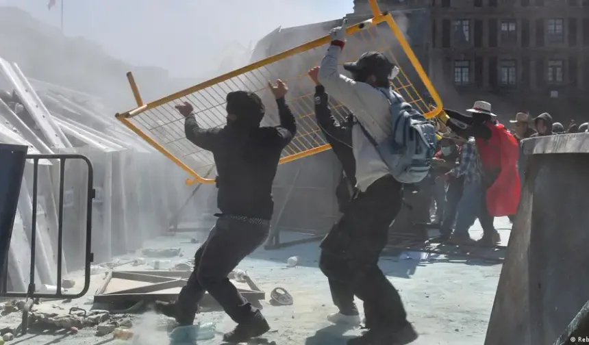 Meksiko'da Z kuşağı protestosu: 120 kişi yaralandı