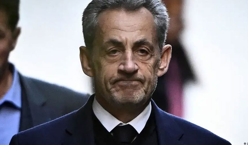 Fransa'nın eski Cumhurbaşkanı Sarkozy hapisten çıktı
