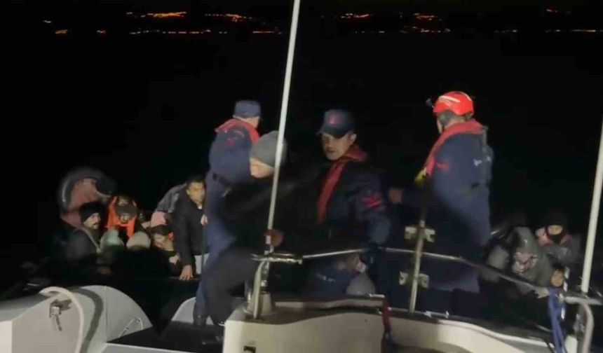 Ayvacık açıklarında 30 kaçak göçmen yakalandı