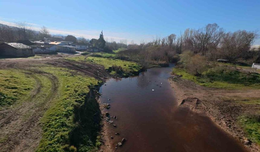 Babaeski'de Şeytan deresinin rengi kahverengiye döndü