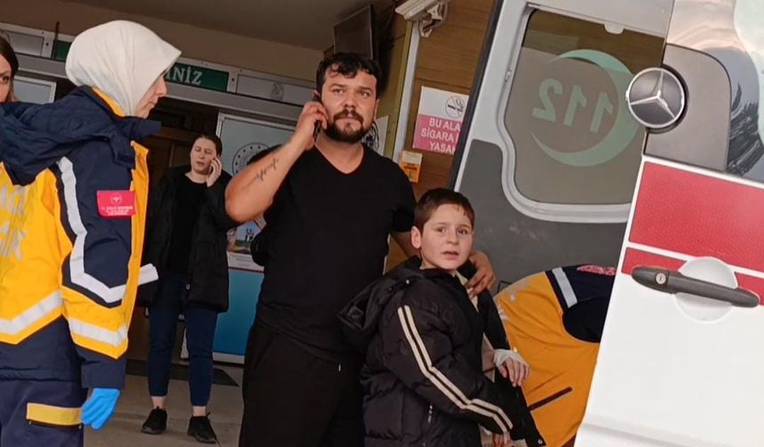 Bursa'da nacakla oynayan çocuğun parmağı kopma noktasına geldi