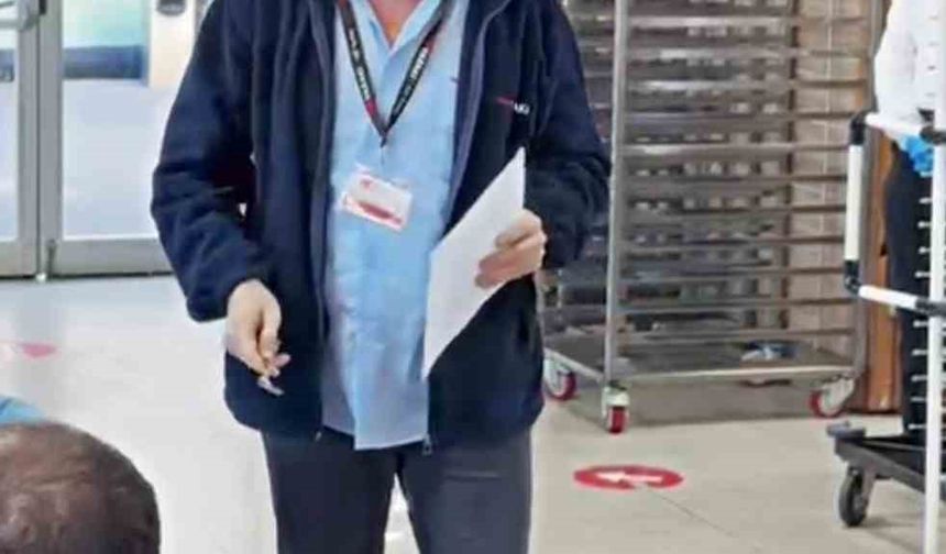 Mudanya yazaki işçilerinden MESS'in düşük zam teklifine çatal-kaşıklı protesto