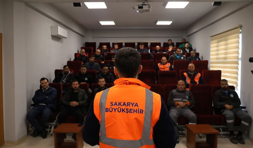 Belediye personeline sokak hayvanları için güvenli müdahale eğitimi