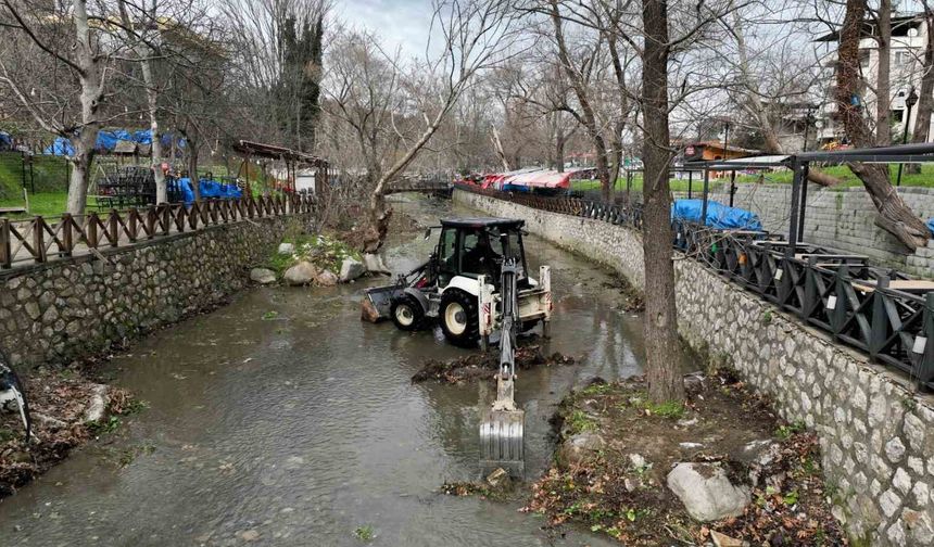 Büyükşehir'den Misi'de dere ve çevre temizliği