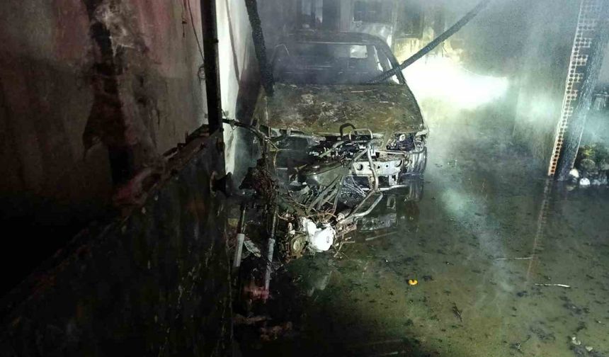 Çan'da çıkan yangında 1 otomobil ve 1 motosiklet yandı