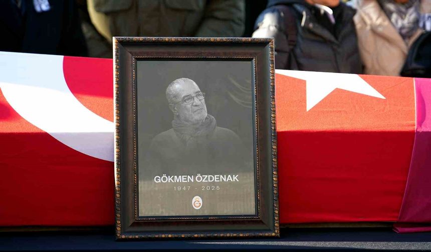 Gökmen Özdenak için stadyumda tören düzenlendi